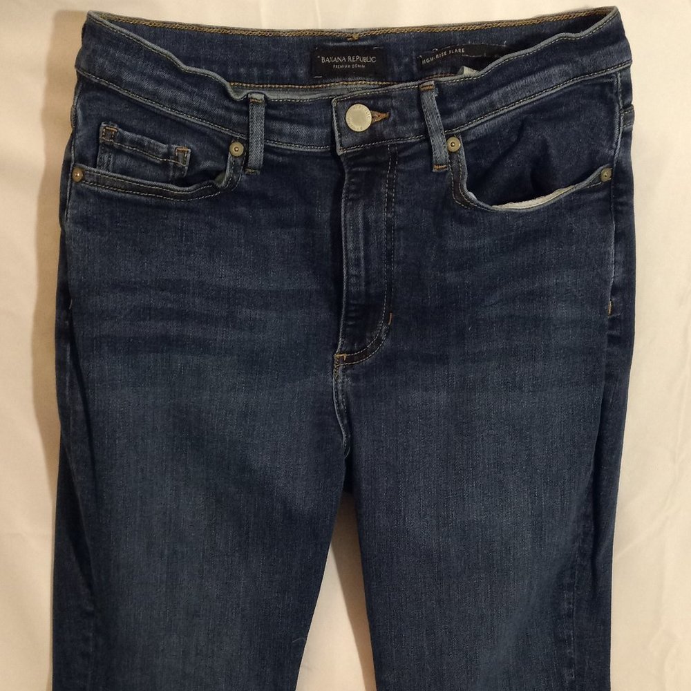 BANANA REPUBLIC - DENIM JEANS - MEDIUM WASH - SIZE 28 (EUC)